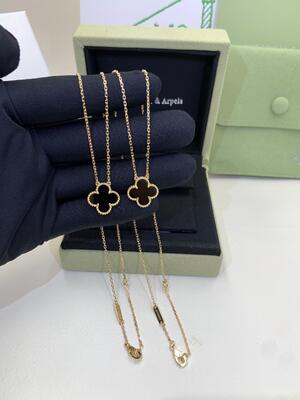 18K Yellow Gold Malachite Medium Necklace Lucky Girl VCA Vintage Alhambra Pendant
