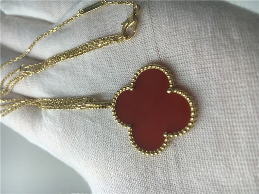 Kalite LongVan Cleef Arpels Kırmızı Çiçek Şekli ile 18 K Altın Kolye Elmas Yok fabrika
