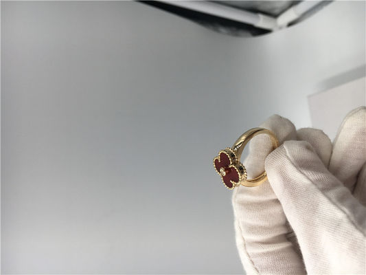 Kalite Benzersiz Sarı Altın Alyans Yuvarlak Pırlanta, Carnelianlı Vintage Alhambra Yüzük fabrika