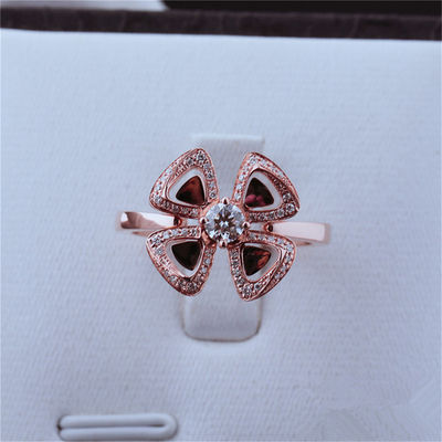 Kalite Roman Love Çiçek Yüzük Fiorever 18 kt Rose Gold Yüzük seti, merkezi bir pırlanta ve pavé pırlantalı fabrika