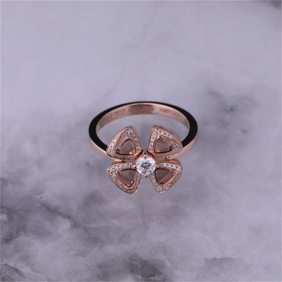 Kalite Roman Love Çiçek Yüzük Fiorever 18 kt Rose Gold Yüzük seti, merkezi bir pırlanta ve pavé pırlantalı fabrika