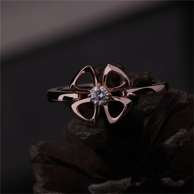 Kalite Roma Altın Marka Takı Fiorever 18 Ayar Rose Gold Yüzük, merkezi pırlantalı REF 355305 fabrika