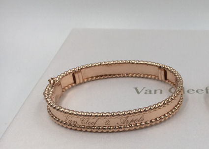 Kalite Orta Model Van Cleef Ve Arpels İmza Bilezik Sarı Altın VCA Bileklik fabrika